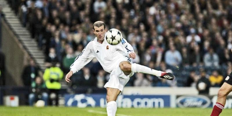 Zidane có danh hiệu Cúp C1 đầu tiên ngay khi mới đến với Real Madrid